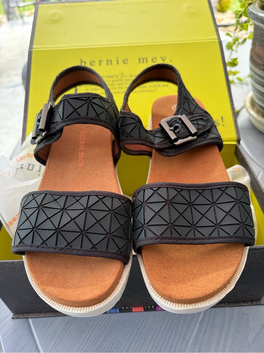Bernie Mev Black Platform Webster Sandals with Buckle Size 6.5-7 🖤